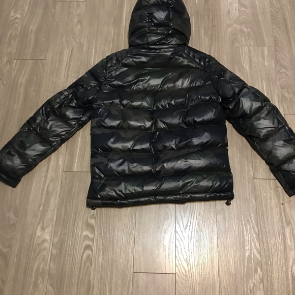 Camo Guess Puffer Jacket - Picture 2 of 2